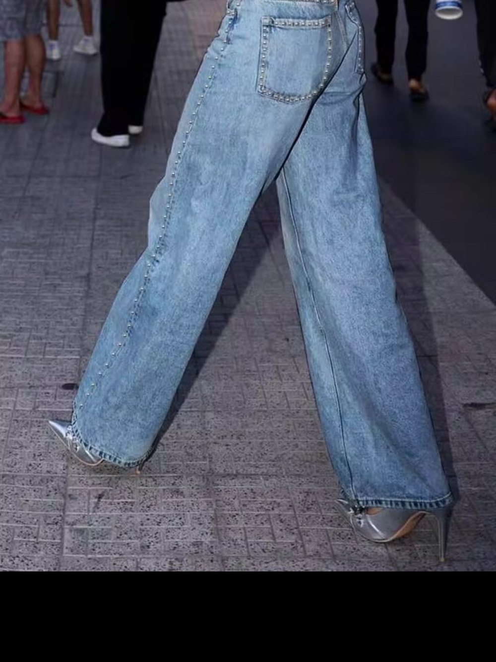 Classic Wide-Leg Women's Jeans - Light Blue